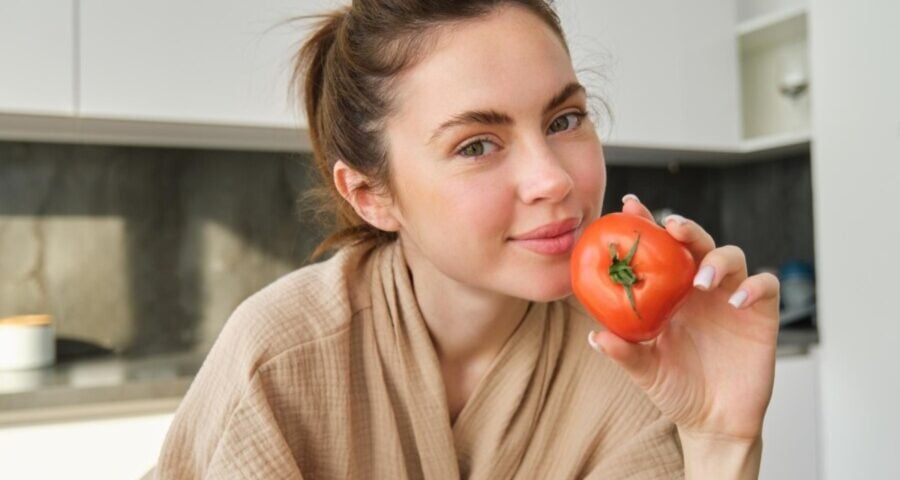 Tomate é rico em água e vitamina C