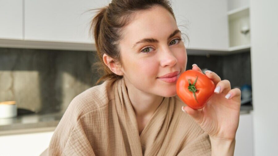 Tomate é rico em água e vitamina C