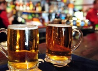 Medida proíbe venda de bebidas alcoólicas para o primeiro turno