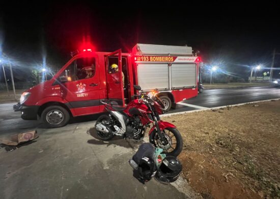 Motorista foge após atropelar motociclista e garupa. Foto: Samuel Calado