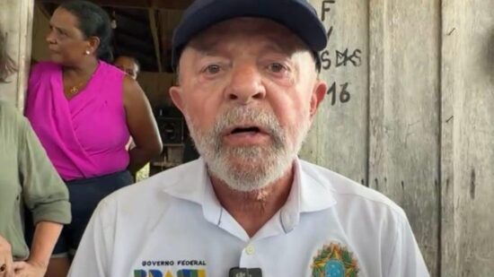 Lula visita comunidades afetadas pela seca no Amazonas e anuncia entrega de purificadores de água