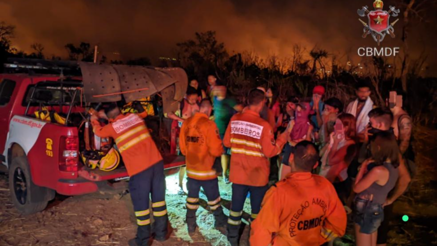 Grupo fica preso em cachoeira no DF por causa dos incêndios.