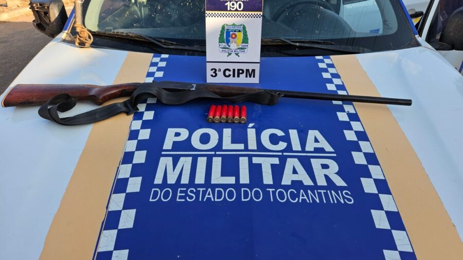 Espingarda calibre 28 e munições foram encontradas na casa do suspeito - Foto: Divulgação/ASCOM 3ªCIPM