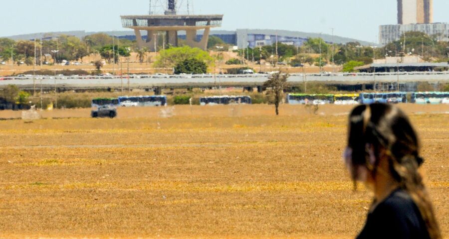 População deve adotar cuidados como manter uma boa hidratação - Foto: Paulo H. Carvalho/Agência Brasília