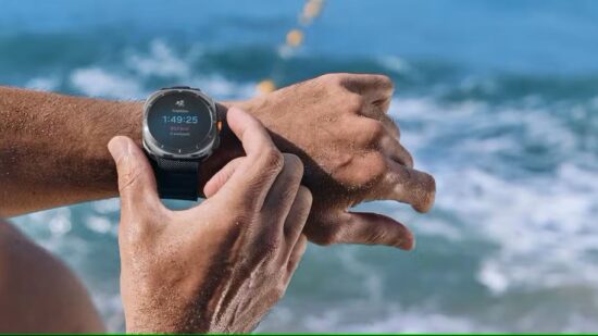 Galaxy Watch Ultra é um relógio inteligente projetado para esportes extremos