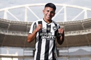 Veja 10 transferências mais caras do futebol brasileiro na janela de 2024