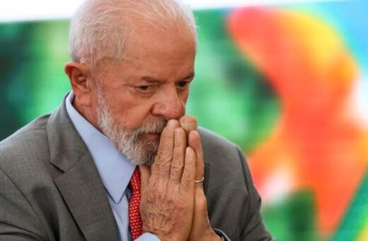 Lula visita o Amazonas para tratar da seca intensa que atinge a região.