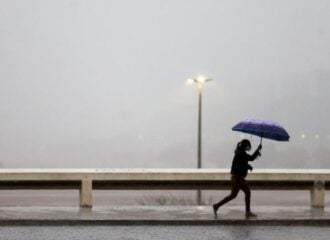 Nesta terça-feira (24), Manaus enfrentou pancadas de chuva em várias regiões. Foto: Reprodução Agência Brasil