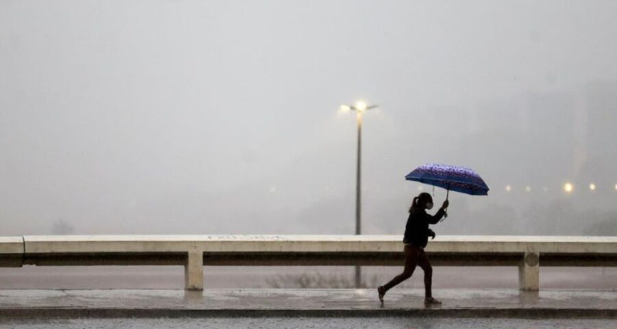 Nesta terça-feira (24), Manaus enfrentou pancadas de chuva em várias regiões. Foto: Reprodução Agência Brasil