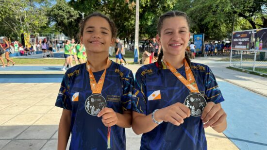 Maria Vitória e Lara Emanully conquistaram medalha de prata no wrestling - Foto: Seduc/Governo do Tocantins