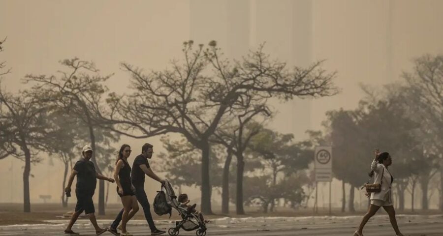 O clima seco e a baixa umidade do ar favorecem a propagação do fogo - Foto: Marcelo Camargo/Agência Brasil