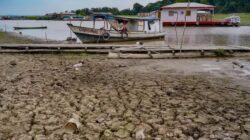 Seca no Norte prejudica comunidades ribeirinhas.