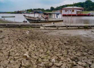 Seca no Norte prejudica comunidades ribeirinhas.