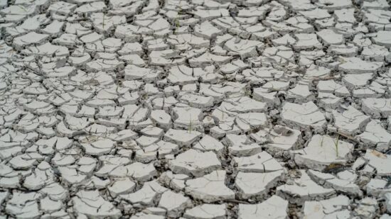 Com previsão de pouca chuva, seca ainda deve prejudicar grande parte do país