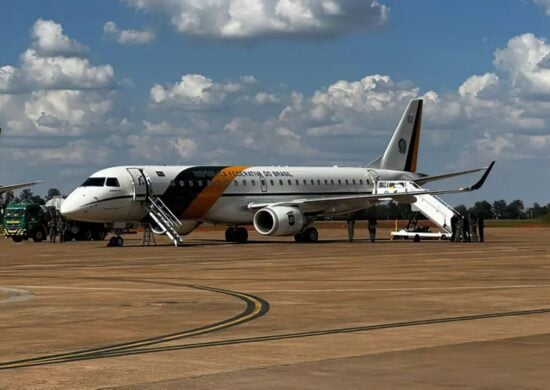 Avião de Lula pousa com segurança na Base Aérea de Brasília