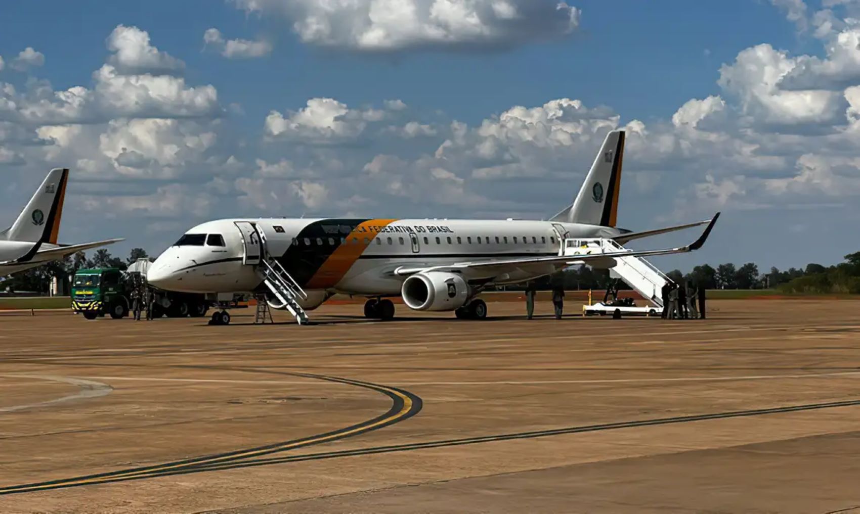 Avião de Lula pousa com segurança na Base Aérea de Brasília