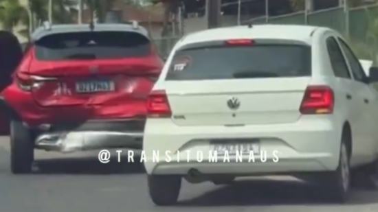 Carro em alta velocidade causa acidente - Foto: Reprodução/Trânsito Manaus