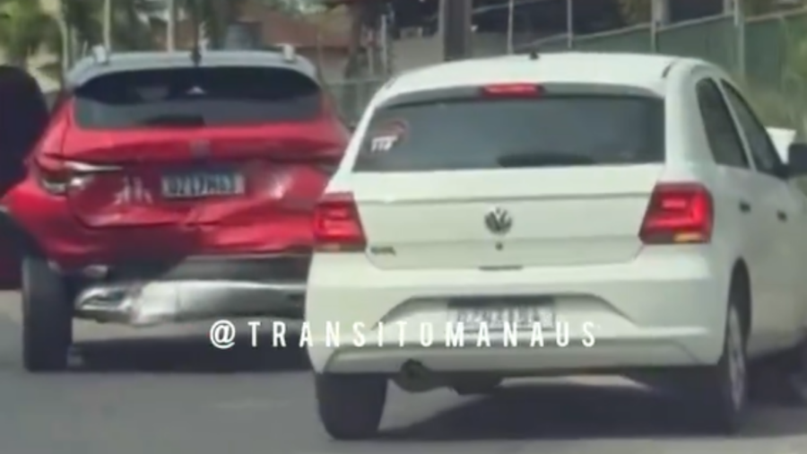 Carro em alta velocidade causa acidente - Foto: Reprodução/Trânsito Manaus