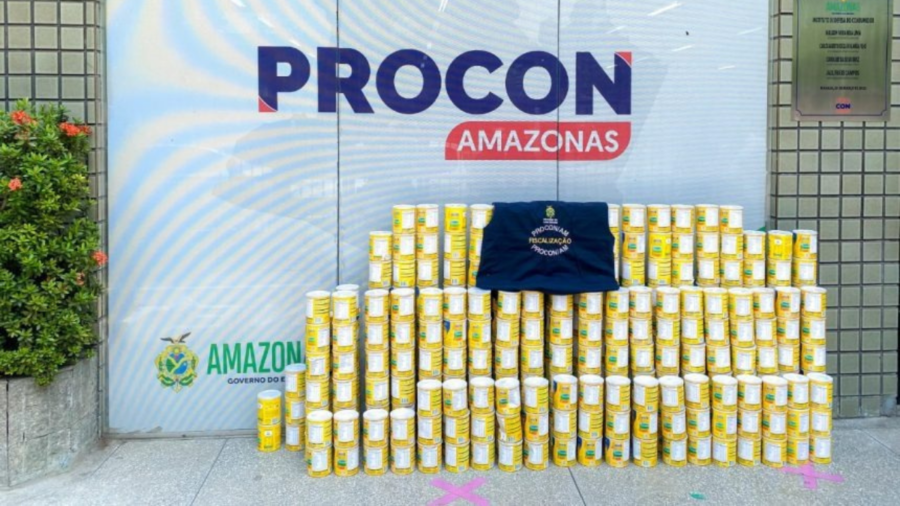 Latas de leite 'Ninho' falsificadas foram apreendidas após denúncia de cliente - Foto: João Pedro/Procon-AM