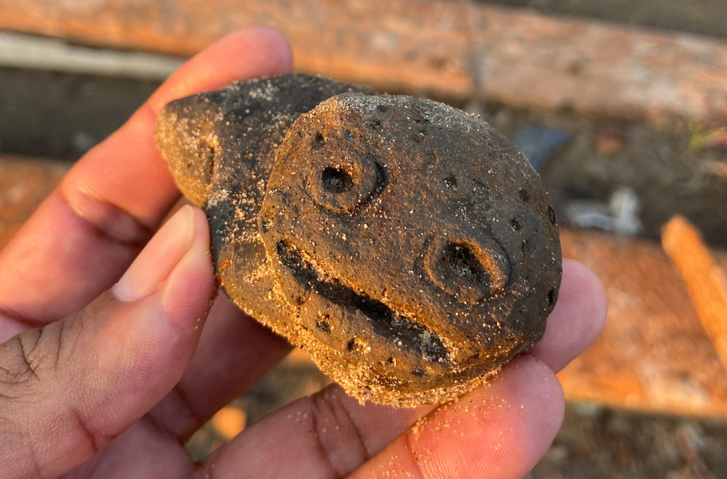 Objeto histórico em porto de Itacoatiara foi encontrado na seca do rio Amazonas - Foto: Ney Xavier