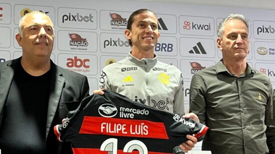 Filipe Luís foi apresentado pelo Flamengo - Foto: Bruno Villafranca / Portal Norte