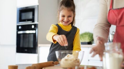 Deixe-as escolher ingredientes, ajudar a montar os pratos e, claro, saborear cada delícia