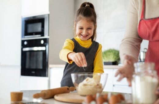 Deixe-as escolher ingredientes, ajudar a montar os pratos e, claro, saborear cada delícia