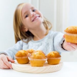 As opções sem glúten são igualmente deliciosas e divertidas de preparar, tornando o momento na cozinha uma experiência educativa e especial para as crianças