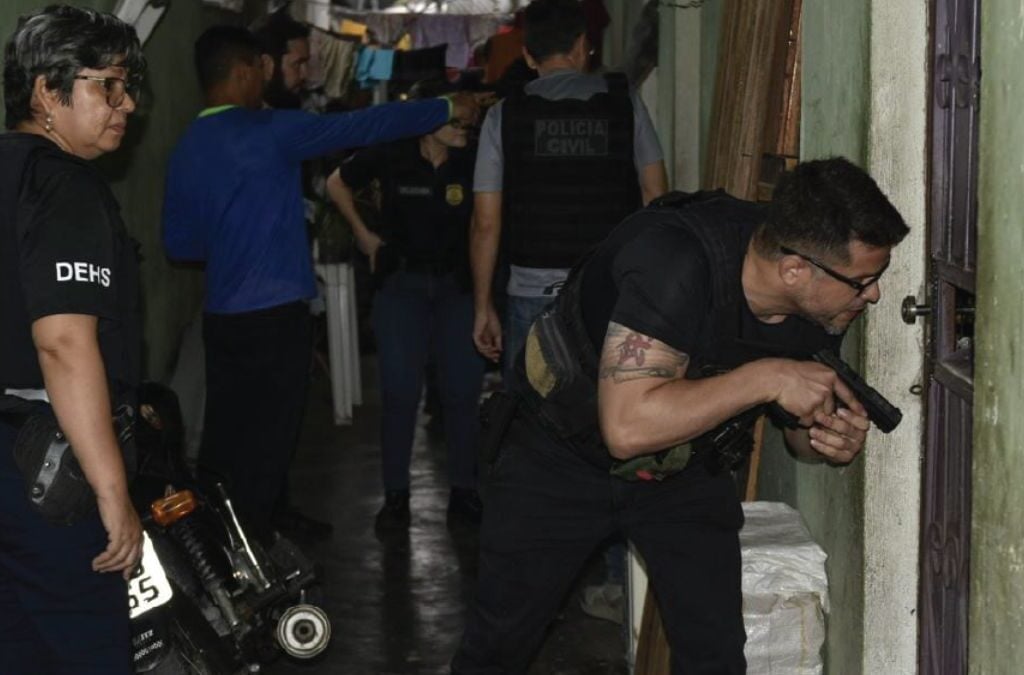 Influencer de Manaus é preso por roubo e porte de arma ilegal