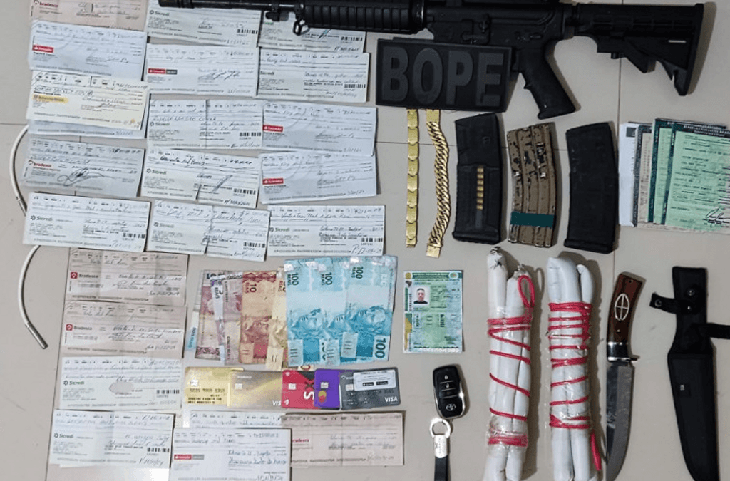 Operação resultou na apreensão de dinheiro, armas, cheques e munições - Foto: Ascom PMTO