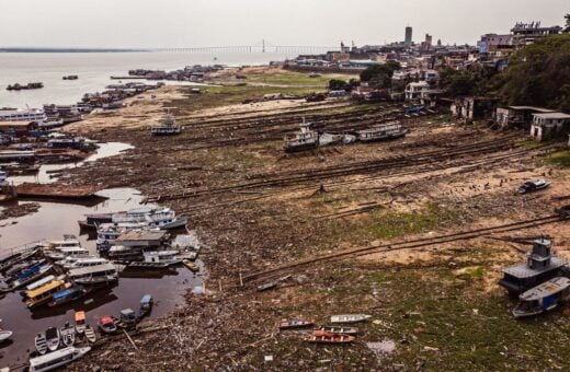 Seca-rio-Negro-Manaus