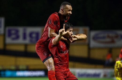 Gustavo Coutinho e Barletta comemoram gol. Sport: Divulgação