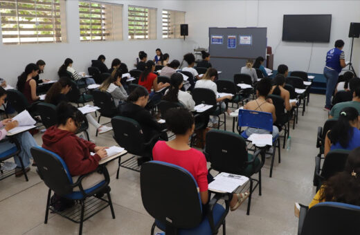 São mais de mil vagas disponíveis e as inscrições terminam nesta terça-feira (08)