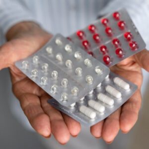 Substâncias que são comuns e aceitas no Brasil podem ser proibidas ou controladas em outras regiões, como a dipirona, o tramadol, e até mesmo medicamentos para TDAH e ansiedade