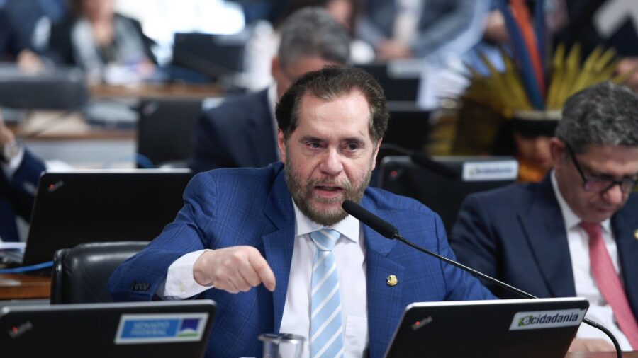 Senador Plínio Valério comemorou a aprovação da PEC que limita decisões do STF