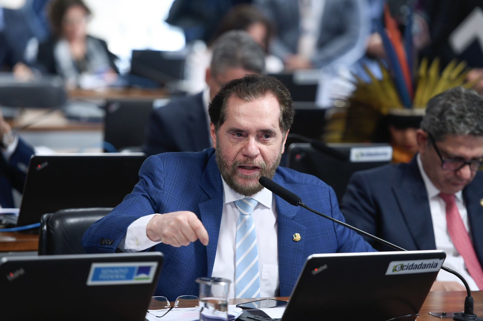 Senador Plínio Valério comemorou a aprovação da PEC que limita decisões do STF