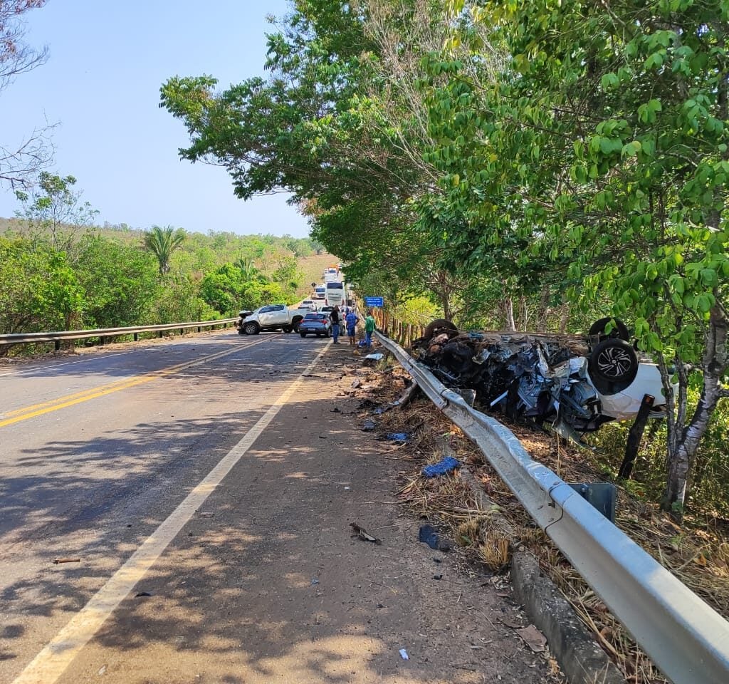 Carro do advogado capotou após a colisão - Foto: Divulgação