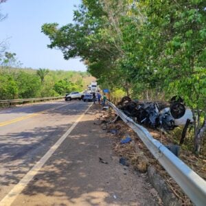 Carro do advogado capotou após a colisão - Foto: Divulgação