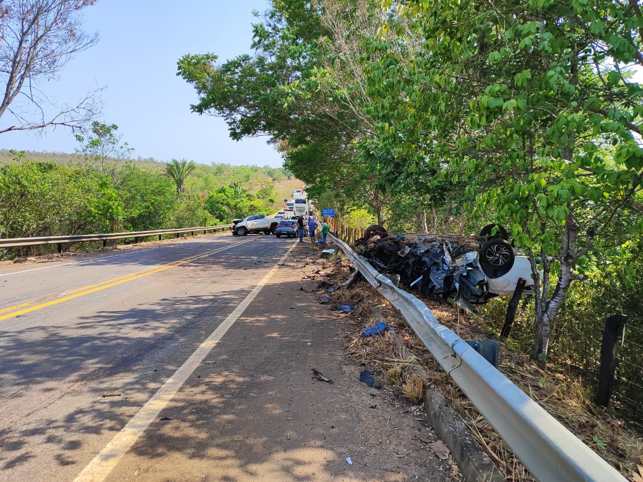 Carro do advogado capotou após a colisão - Foto: Divulgação