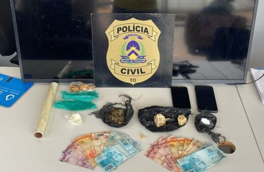 Polícia apreendeu porções de crack, maconha e dinheiro em espécie - Foto: Divulgação/PCTO