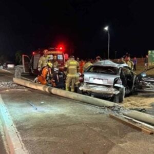 Motorista do DF morre após bater audi em poste perto da Ponte JK