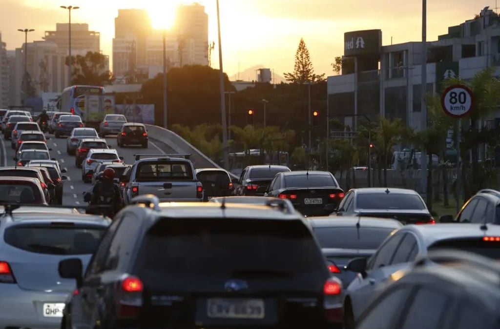 Infrações de trânsito crescem no DF com aumento no uso de celular e embriaguez ao volante - Foto: Fernando Frazão/Agência Brasil