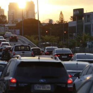 Infrações de trânsito crescem no DF com aumento no uso de celular e embriaguez ao volante - Foto: Fernando Frazão/Agência Brasil