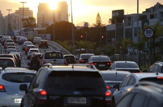 Infrações de trânsito crescem no DF com aumento no uso de celular e embriaguez ao volante - Foto: Fernando Frazão/Agência Brasil