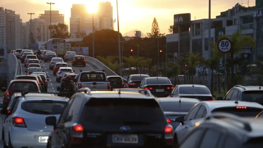 Infrações de trânsito crescem no DF com aumento no uso de celular e embriaguez ao volante - Foto: Fernando Frazão/Agência Brasil