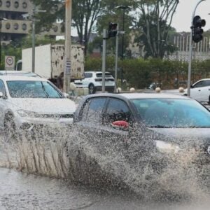 Chuva na W3 Sul, Setor Comecial - Foto Valter Campanato/Agência Brasil