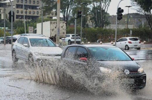 Chuva na W3 Sul, Setor Comecial - Foto Valter Campanato/Agência Brasil