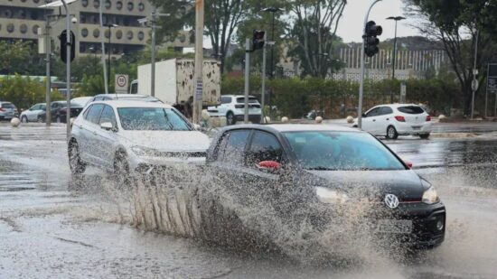 Chuva na W3 Sul, Setor Comecial - Foto Valter Campanato/Agência Brasil