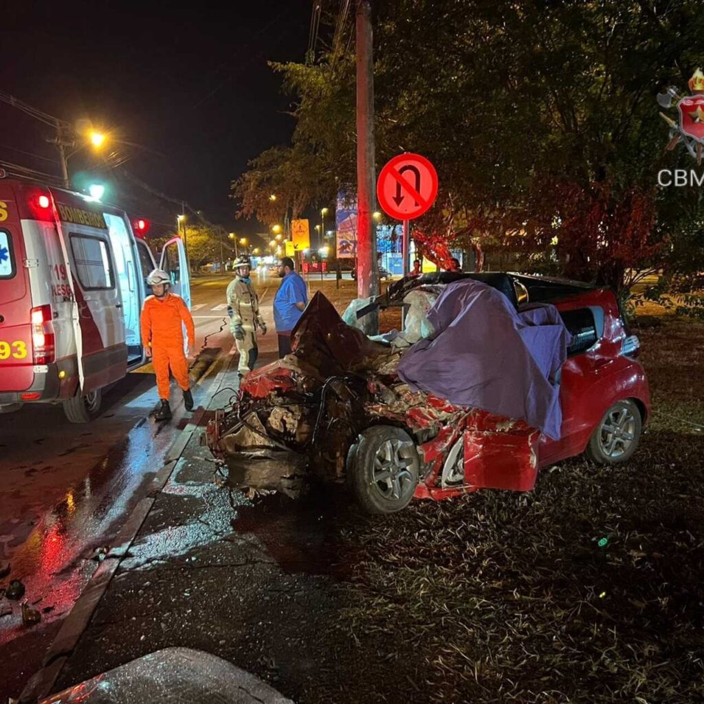 Duas pessoas morrem após colisão frontal entre carro e ônibus no DF