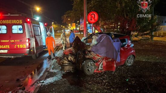 Duas pessoas morrem após colisão frontal entre carro e ônibus no DF